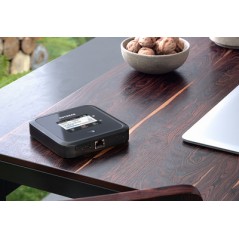 NETGEAR M5 Modem/router di rete cellulare
